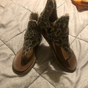 Very G Women's Leopard Print Tan Canvas Sandals Size US 7